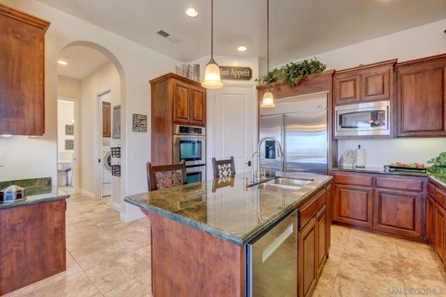 16677 Falcon Heights Rd, Ramona CA: https://media.crmls.org/mediaz/a8b04860-a2b1-4b63-9593-3fd98f3119b1.jpg