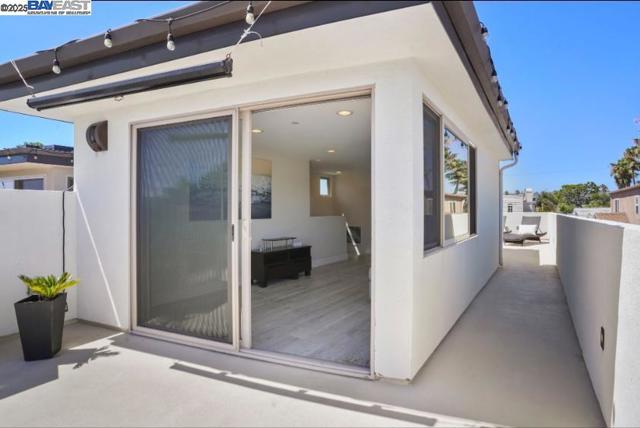 1122 Oliver Ave, San Diego CA: https://media.crmls.org/mediaz/a8b08fa8-28fb-4a8d-a596-5b04bb665cba.jpg