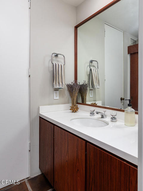 1055 Sherwood Road, San Marino CA: https://media.crmls.org/mediaz/a8b096c1-06a2-416c-80b3-a00c9a5e1f93.jpg