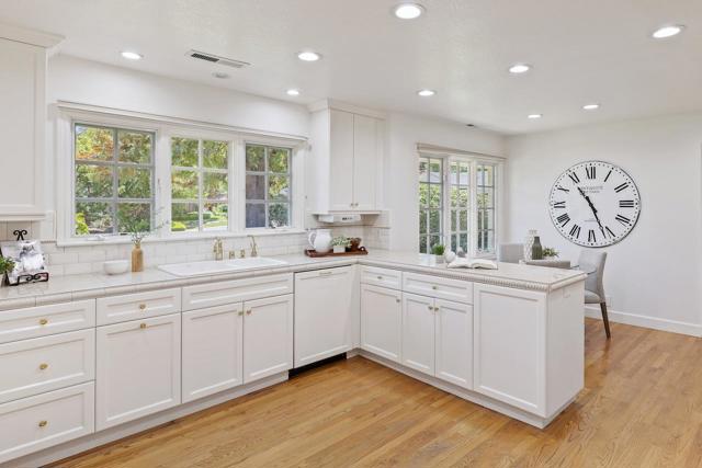 1435 Highland View Court, Los Altos CA: https://media.crmls.org/mediaz/a8b0f911-ec48-42e1-9571-785b2a0d99ee.jpg