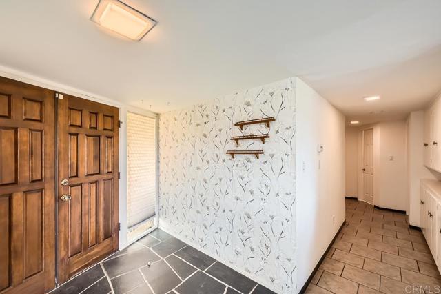 Detail Gallery Image 4 of 40 For 751 Hacienda Drive, El Cajon,  CA 92020 - 4 Beds | 3 Baths