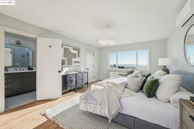 19 Highland Blvd, Kensington CA: https://media.crmls.org/mediaz/a8b17886-199b-4b76-8ea8-2e1d40753eb8.jpg