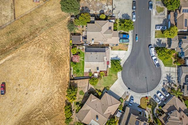 9082 Spencer Court, Gilroy CA: https://media.crmls.org/mediaz/a8b1976d-ea4f-48c2-8283-9c1b3f8e1d17.jpg
