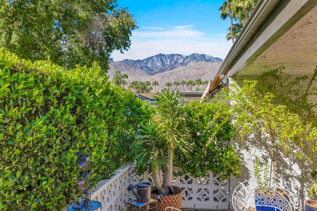 2327 Casitas Way, Palm Springs, CA 92264