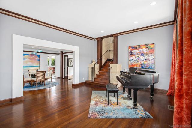 1728 W Lewis St, San Diego CA: https://media.crmls.org/mediaz/a8b27386-430f-4c23-9240-099b8e8a1c62.jpg