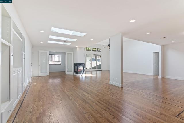 225 Rheem Blvd, Moraga CA: https://media.crmls.org/mediaz/a8b2a888-5353-4fb1-b379-5a73e395e92e.jpg