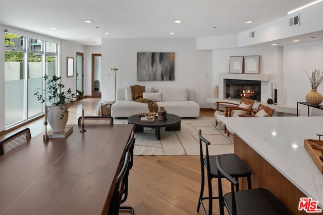 512 Brooks Avenue, Venice CA: https://media.crmls.org/mediaz/a8b2db64-84b2-4bd7-903a-1e1a027c7e81.jpg