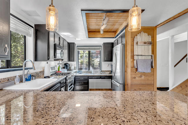 53184 Double View Drive, Idyllwild CA: https://media.crmls.org/mediaz/a8b2ee37-f7db-4e39-9d43-76d33ede1b26.jpg