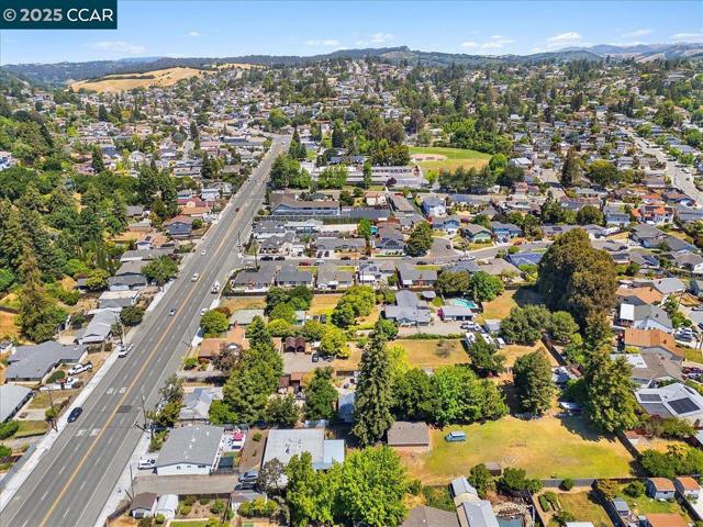 19358 Lake Chabot Rd, Castro Valley CA: https://media.crmls.org/mediaz/a8b3079b-d06b-4e91-962c-ae123963911b.jpg