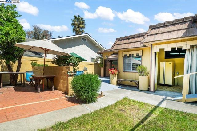 41351 Fremont Blvd, Fremont CA: https://media.crmls.org/mediaz/a8b326f5-cef8-44a6-a807-a9930f678ac2.jpg