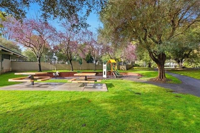 934 Peninsula Avenue, San Mateo CA: https://media.crmls.org/mediaz/a8b34af6-7d19-4142-9bb5-85830a4ea64b.jpg