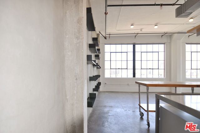315 E 8th Street, Los Angeles CA: https://media.crmls.org/mediaz/a8b38de6-dd1f-4044-89cc-0b5561be074c.jpg