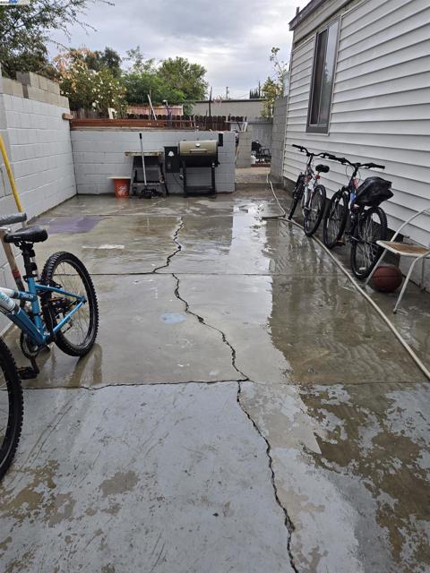 535 W Carlton Way, Tracy CA: https://media.crmls.org/mediaz/a8b3bae4-065e-486b-843c-2fa72b7a0da6.jpg