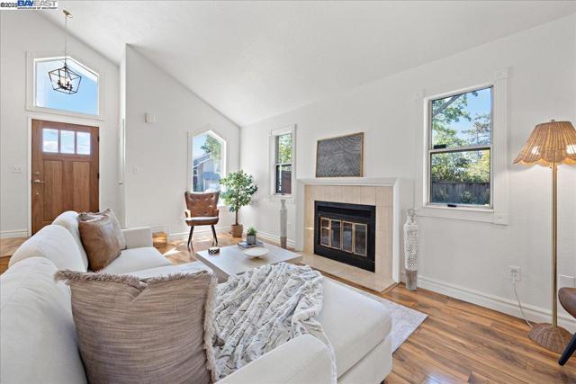 1218 Locust Dr, Vallejo CA: https://media.crmls.org/mediaz/a8b3dc3b-23e5-4398-a742-be49c797339a.jpg