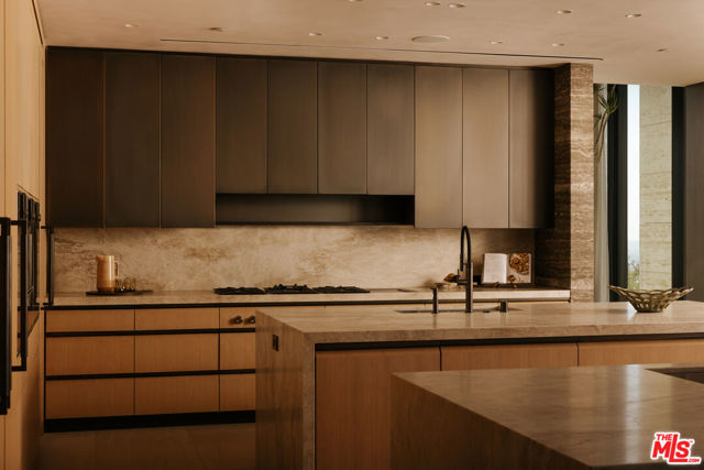 Drew Fenton | 684 Firth Avenue Los Angeles CA | MLS: 7726795