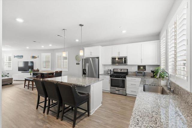 Detail Gallery Image 9 of 38 For 1837 Fauna Way, Chula Vista,  CA 91915 - 4 Beds | 3/1 Baths