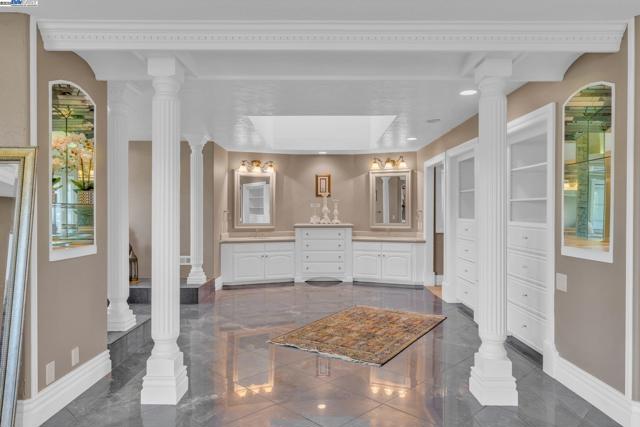 219 Valley Oaks Dr, Alamo CA: https://media.crmls.org/mediaz/a8b43dff-8ca6-4950-8486-4f850a2f9693.jpg