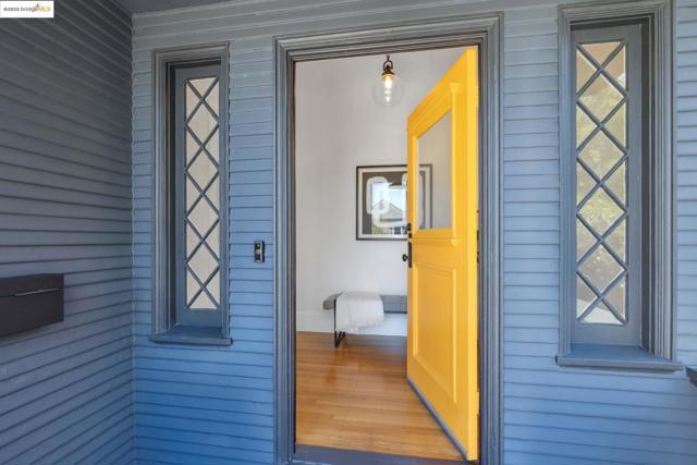 737 61st St, Oakland CA: https://media.crmls.org/mediaz/a8b53a0c-57ab-468f-b570-27bc94eea2ea.jpg