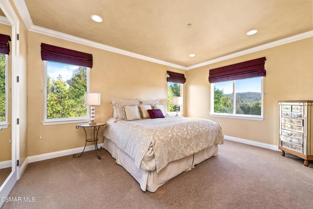 1008 N Country Club Drive, Simi Valley CA: https://media.crmls.org/mediaz/a8b57dbe-6e80-466f-82e5-6d01d97ae1d1.jpg