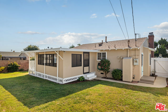 8734 Airlane Avenue, Los Angeles CA: https://media.crmls.org/mediaz/a8b5c6ec-2e3e-4679-976d-7f011bc54669.jpg