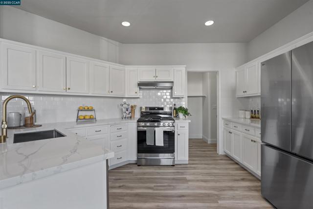 5109 Napa Shore Dr, Fairfield CA: https://media.crmls.org/mediaz/a8b5d3d3-6182-4d7c-9b64-3aa3a134d54c.jpg