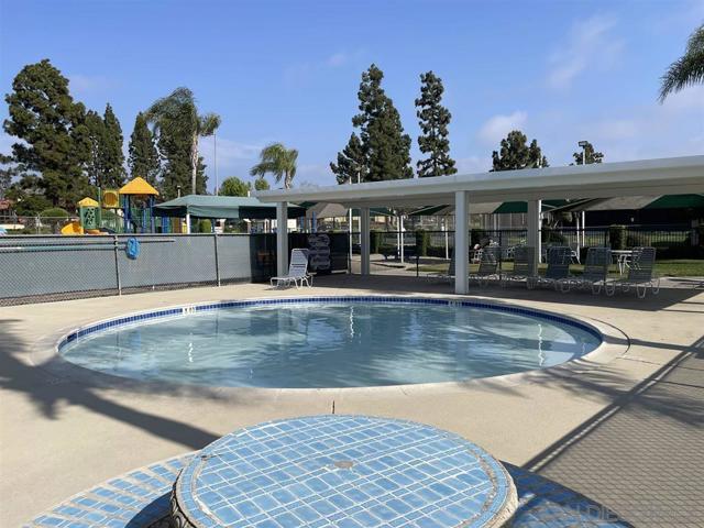 17521 Hada Dr, San Diego CA: https://media.crmls.org/mediaz/a8b72ee7-d33c-4427-962b-f534cb21289a.jpg