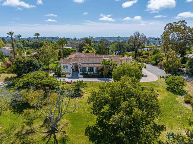 17716 Via De Fortuna, Rancho Santa Fe CA: https://media.crmls.org/mediaz/a8b76b23-19c8-4059-b643-cf0c3a5851a3.jpg