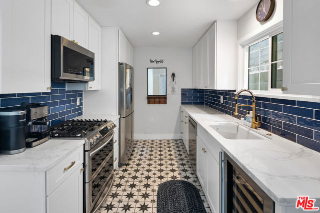 2059 Laurel Canyon Boulevard, Los Angeles CA: https://media.crmls.org/mediaz/a8b7a11e-3534-4975-93bc-d25cf8d9b56e.jpg