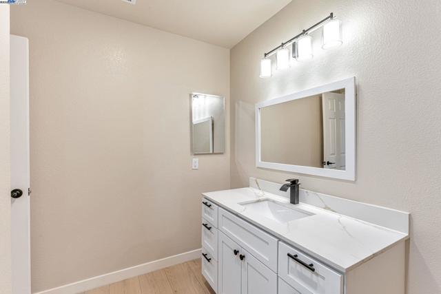 19723 Redwood Rd, Castro Valley CA: https://media.crmls.org/mediaz/a8b7b82e-5c17-48a2-b839-cf4e611ff55b.jpg
