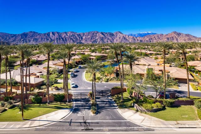 79935 Via Maravilla, La Quinta CA: https://media.crmls.org/mediaz/a8b82edf-0ec2-4724-91e6-961b730dc635.jpg