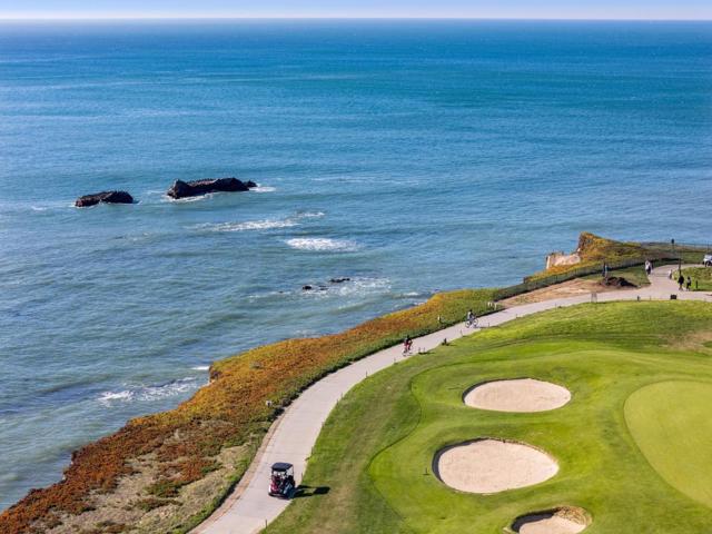 62 Spyglass Court, Half Moon Bay CA: https://media.crmls.org/mediaz/a8b85a99-5337-4ab7-87ad-054078c335f4.jpg