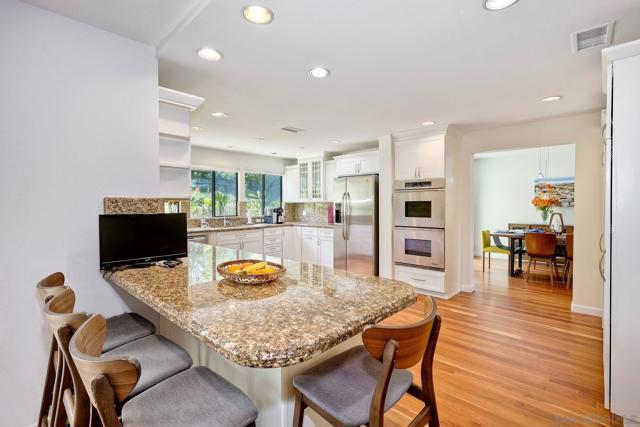 3625 Country Meadow Ln, Escondido CA: https://media.crmls.org/mediaz/a8b86b72-5ea6-4cd0-94b6-e22a2bf9088b.jpg