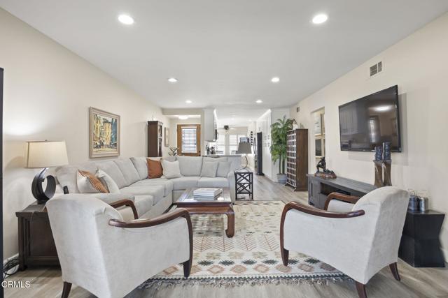 4222 Village 4, Camarillo CA: https://media.crmls.org/mediaz/a8b980b6-3d0e-48c0-85d7-3b94b0f9413a.jpg