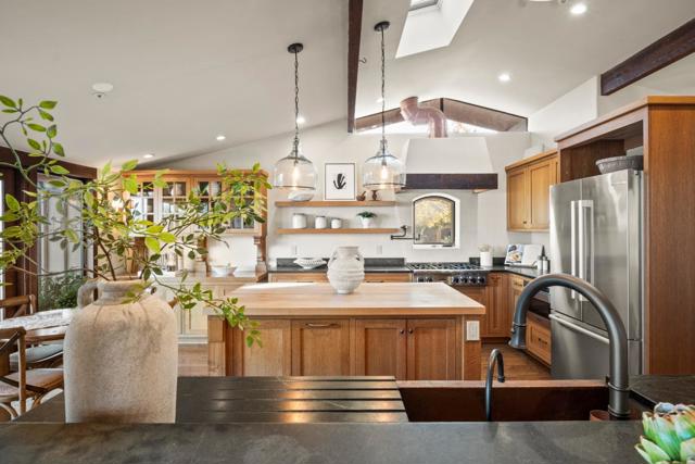 707 Vista Drive, Redwood City CA: https://media.crmls.org/mediaz/a8b9f3db-db93-4055-bc03-03fbdfb28392.jpg