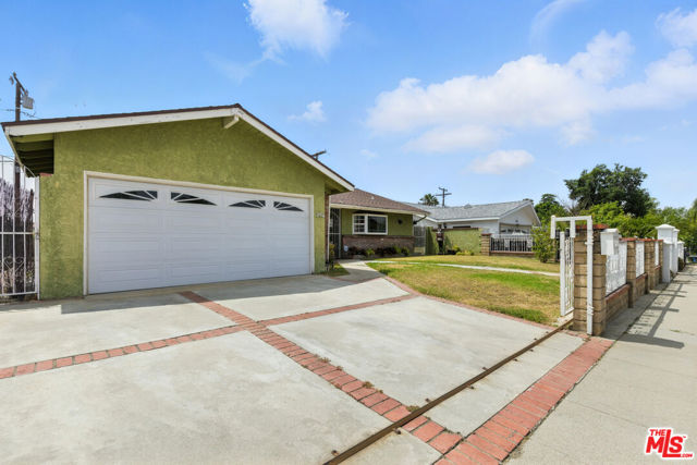 764 Lashburn Street, Sylmar CA: https://media.crmls.org/mediaz/a8ba05ee-0687-4872-9fde-814385b3b423.jpg
