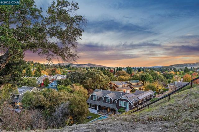 3656 Old Blackhawk Rd, Danville CA: https://media.crmls.org/mediaz/a8ba1cf1-78b3-4ebf-8412-ae43cf8f08d7.jpg