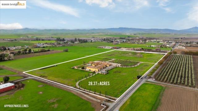 3600 Byer Rd, Byron CA: https://media.crmls.org/mediaz/a8ba1fe8-781b-4c8b-a15b-96676497acfd.jpg