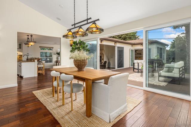 7940 La Jolla Shores Dr, La Jolla CA: https://media.crmls.org/mediaz/a8ba61dd-93d0-40b9-8be4-2a03fd53d60f.jpg