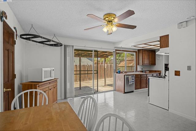 676 Colusa Way, Livermore CA: https://media.crmls.org/mediaz/a8bb6f55-60be-42f3-aa10-f02207902c50.jpg