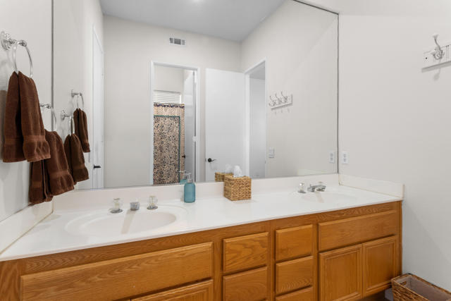 74629 Lavender Way, Palm Desert CA: https://media.crmls.org/mediaz/a8bc26da-1895-43c8-b4ef-9494d06dd06d.jpg