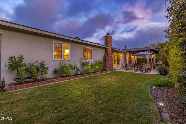 1009 Grandview Avenue, Ojai CA: https://media.crmls.org/mediaz/a8bc3f2e-b0ad-493f-b39b-bc300d261dab.jpg
