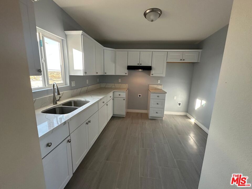 19351 E Avenue F8