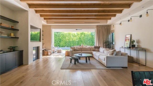 5107 Gaynor Avenue, Encino CA: https://media.crmls.org/mediaz/a8bdaea3-1064-467a-a059-477d07d882e1.jpg