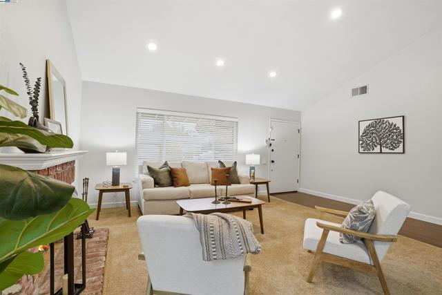 4490 Buckthorn Ct, Concord CA: https://media.crmls.org/mediaz/a8be2ae1-f708-4e1c-874e-9bf93ad0f121.jpg