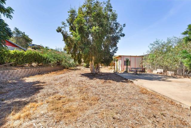 8968 Rocket Ridge Rd, Lakeside CA: https://media.crmls.org/mediaz/a8bf0497-e31d-48ff-889f-0375d04bb293.jpg