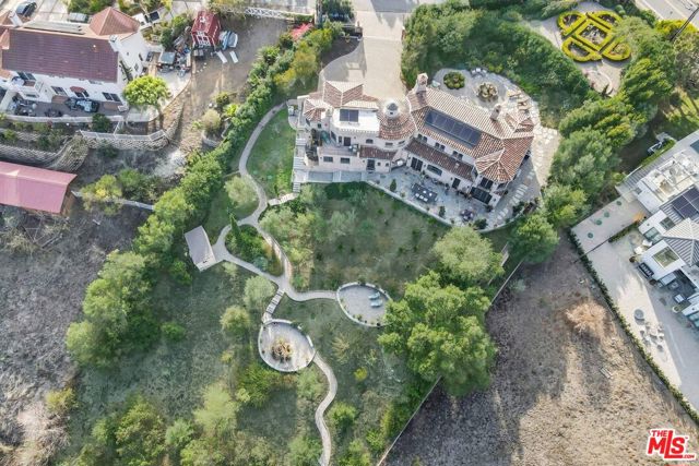 29549 Harvester Road, Malibu CA: https://media.crmls.org/mediaz/a8bf6302-17ec-4ed5-9580-4c38abe4d51a.jpg