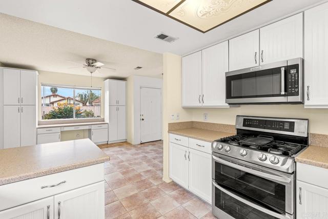Detail Gallery Image 13 of 26 For 254 Saguaro Place, Oceanside,  CA 92057 - 3 Beds | 2 Baths