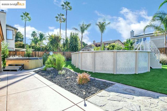 596 Toscanna Court, Brentwood CA: https://media.crmls.org/mediaz/a8c03a59-d2e9-4855-9b58-dec6a2e0aaa7.jpg