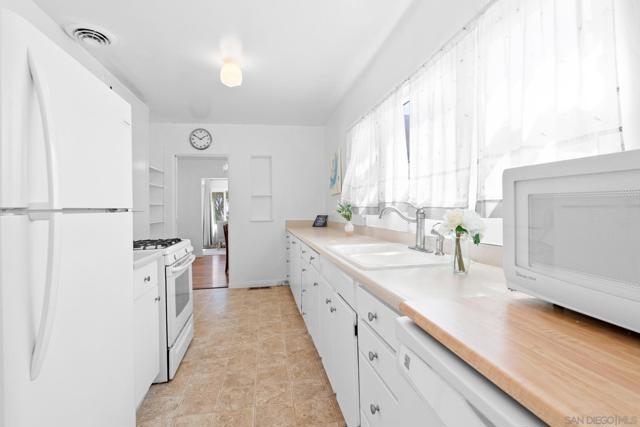 1978 Beryl St, San Diego CA: https://media.crmls.org/mediaz/a8c06cbe-b271-4c3c-b381-1241556b4dba.jpg