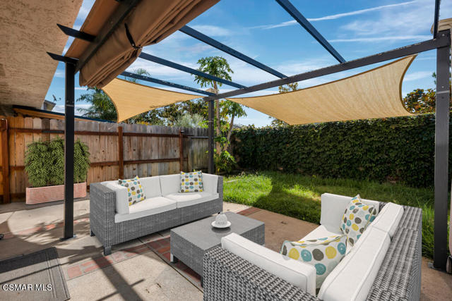 170 Spanish Moss Place, Camarillo CA: https://media.crmls.org/mediaz/a8c07f6a-17a6-4524-99fe-5ed082c4e90d.jpg